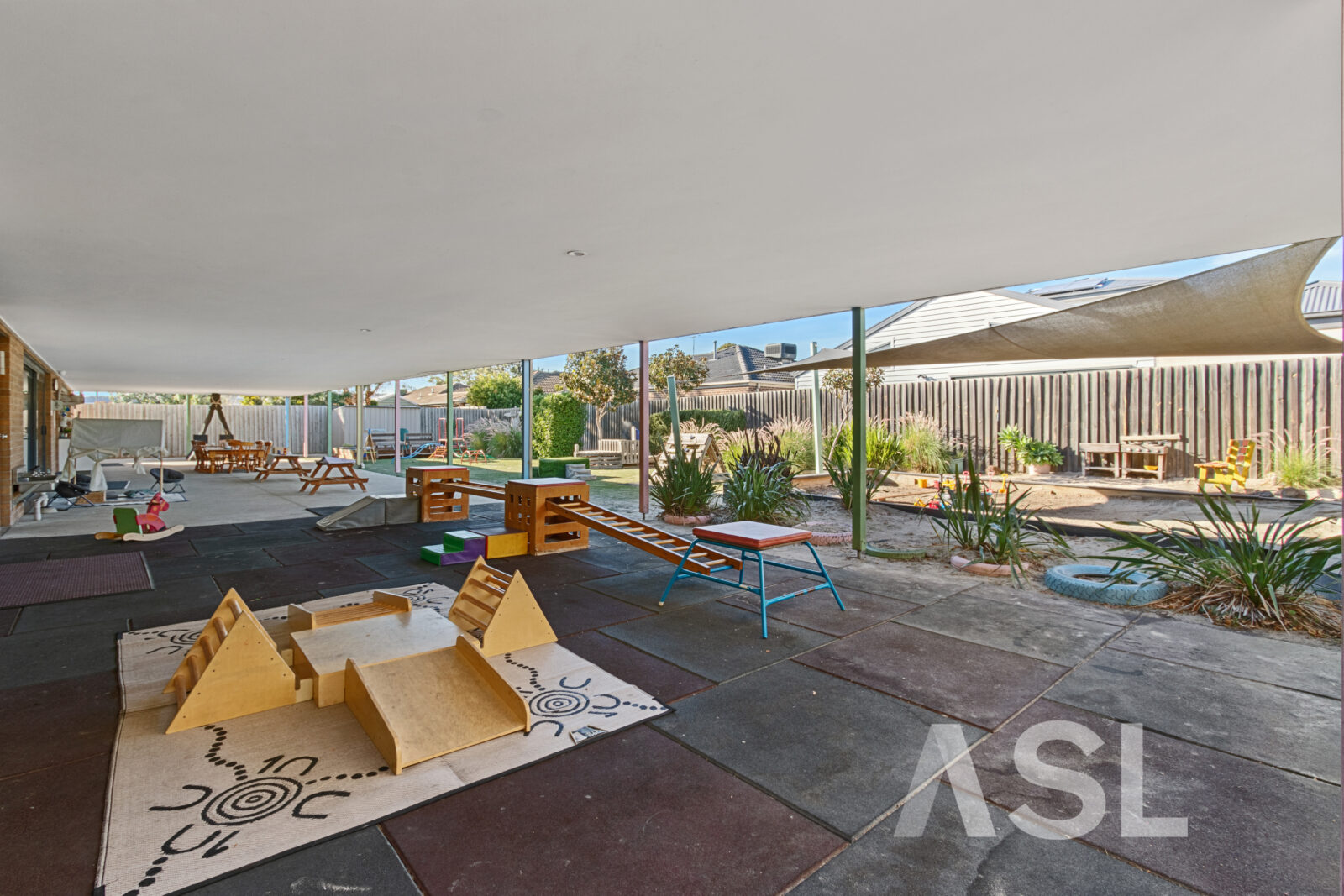 025_Open2view_ID946076-Geelong_Road