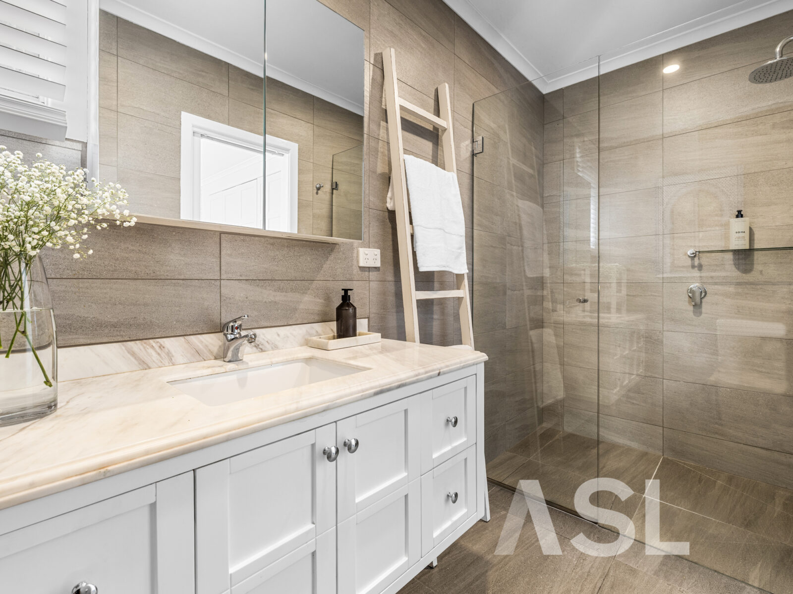 028_Open2view_ID996870-2_Highview_Drive