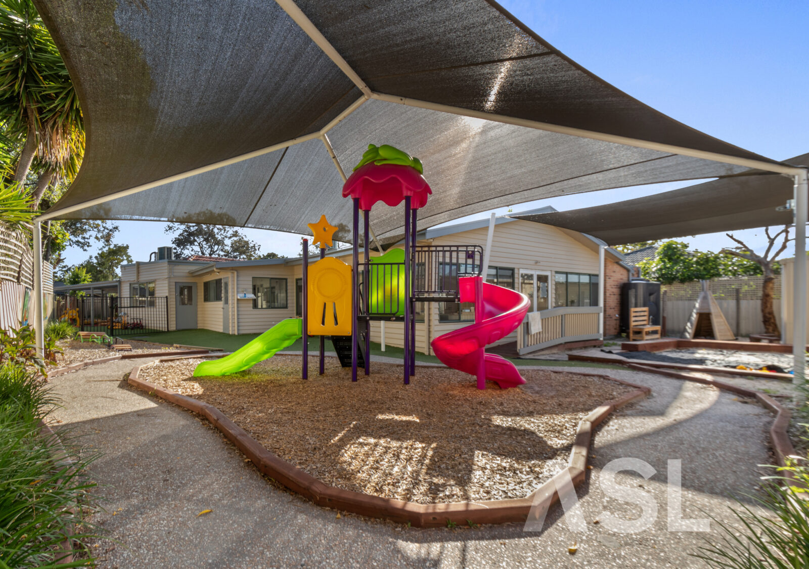 029_Open2view_ID984398-Albert_Avenue