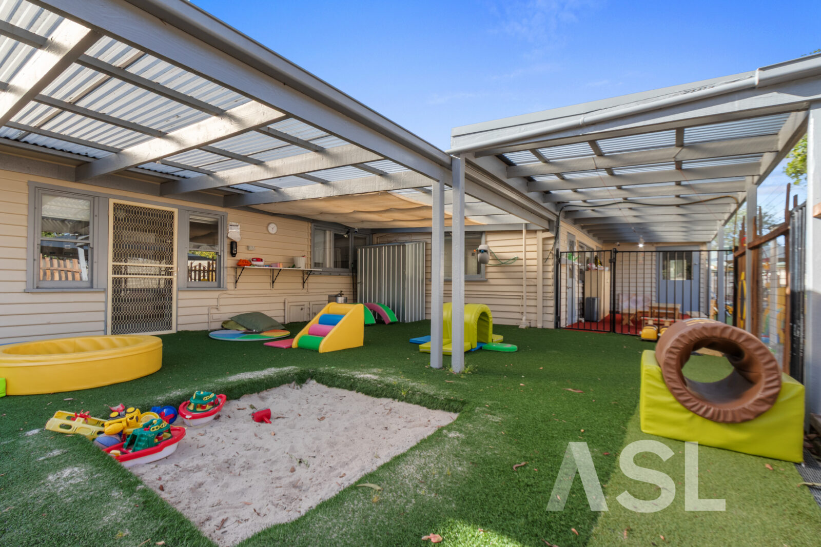 031_Open2view_ID984398-Albert_Avenue