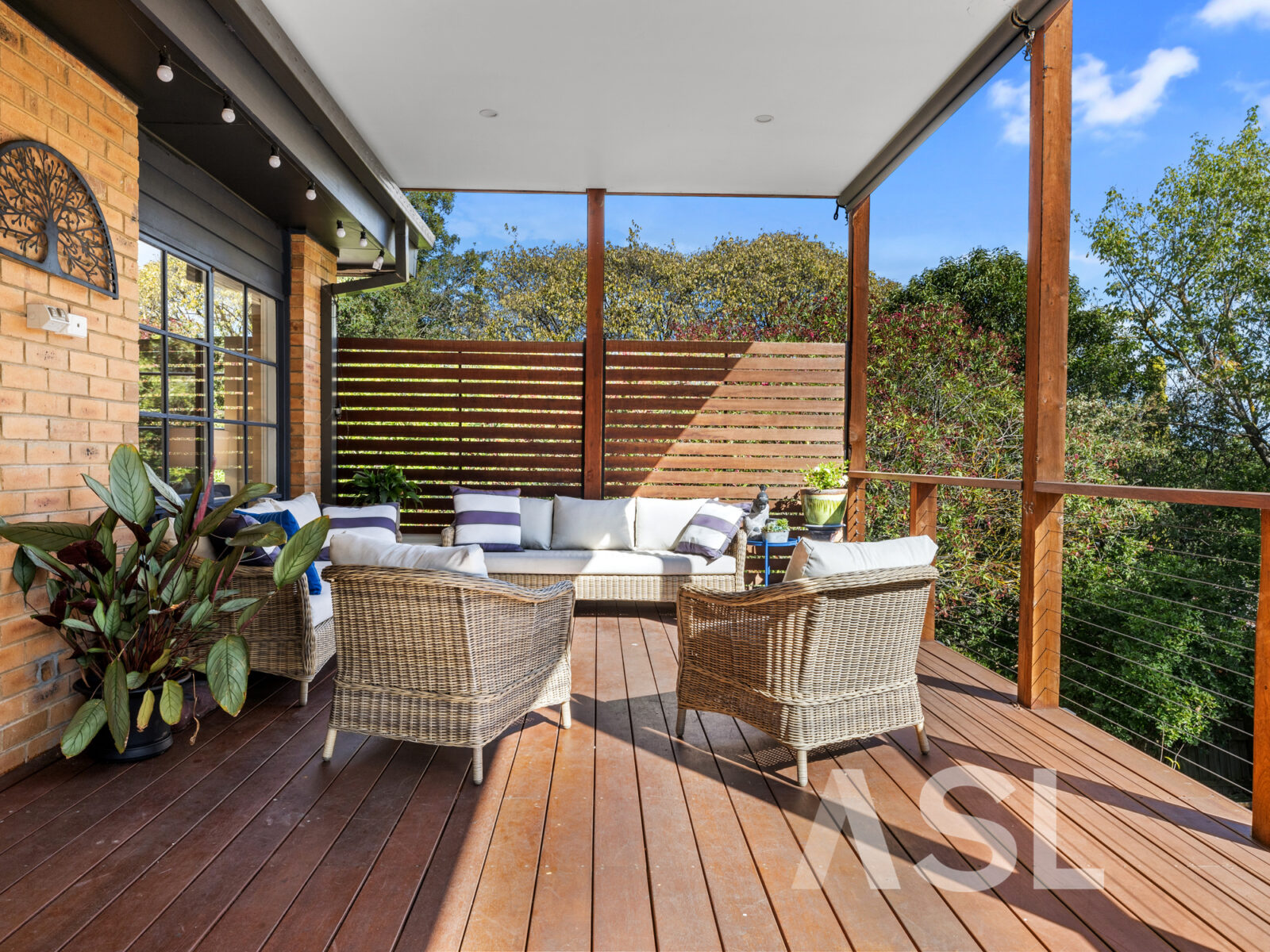 041_Open2view_ID996870-2_Highview_Drive