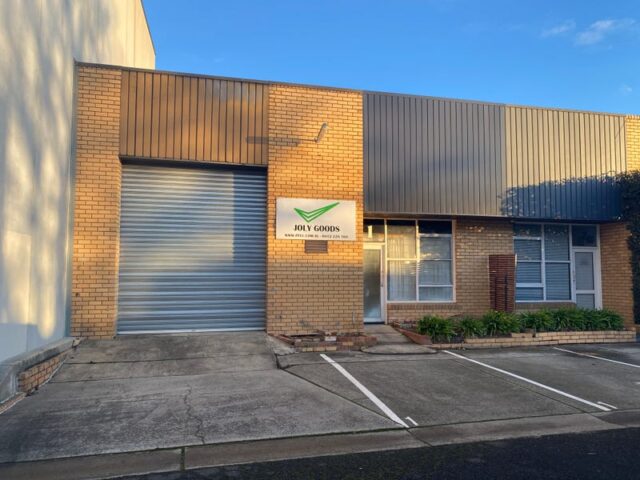 SMALL WAREHOUSE CLOSE TO EASTLINK & EASTLAND SHOPPING CENTRE Location Photo