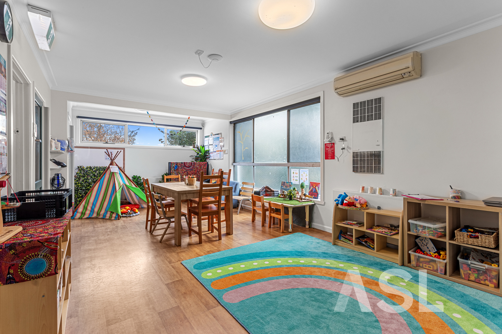 028_Open2view_ID1023488-247_-_249_High_Street
