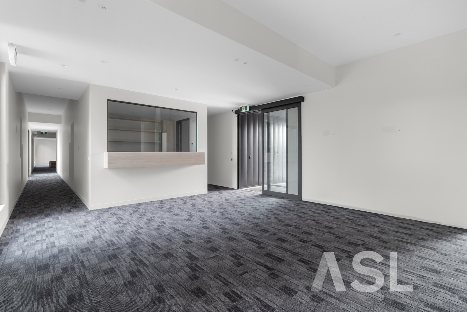 030_Open2view_ID1038947-95_Wiltshire_Boulevard
