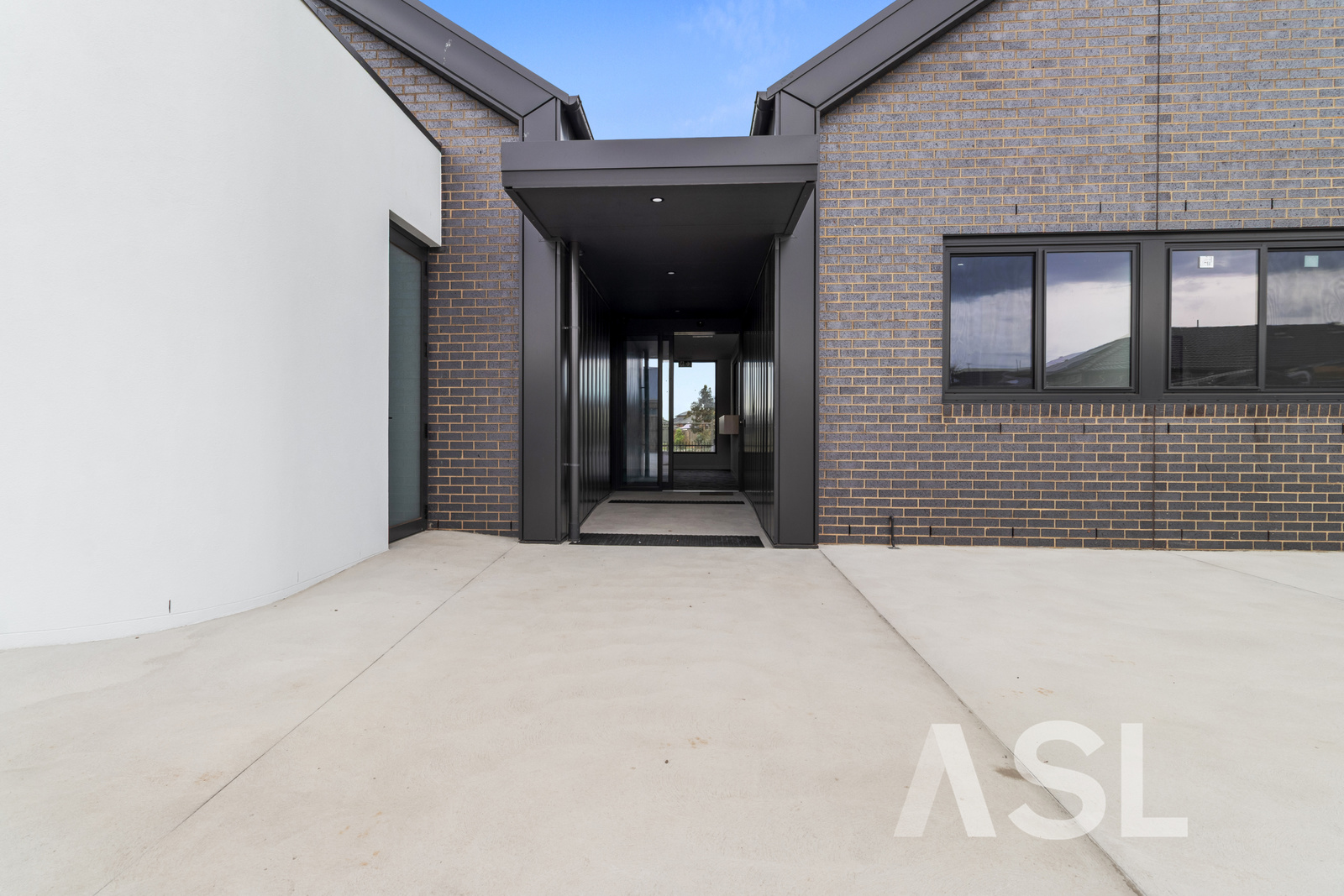045_Open2view_ID1038947-95_Wiltshire_Boulevard